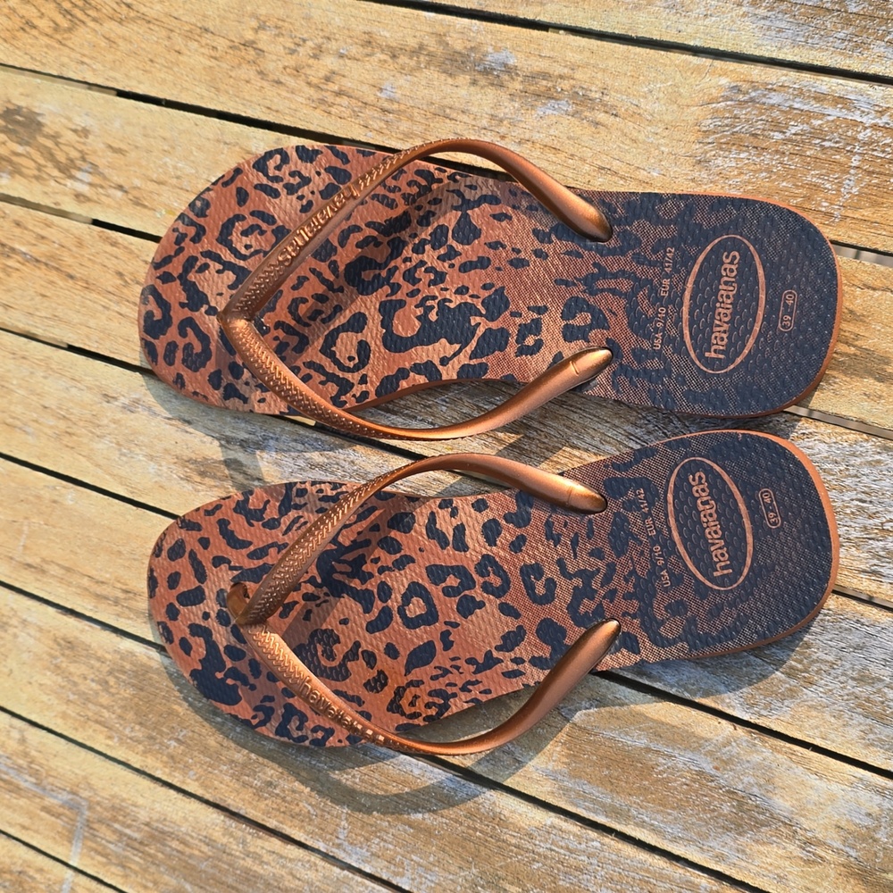 Havaianas Slim Flip Flop in metallic cheetah print